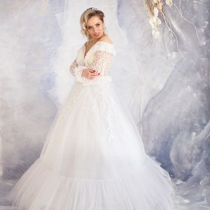 New designer wedding dress.Final sale due to the closure.Fitted before.